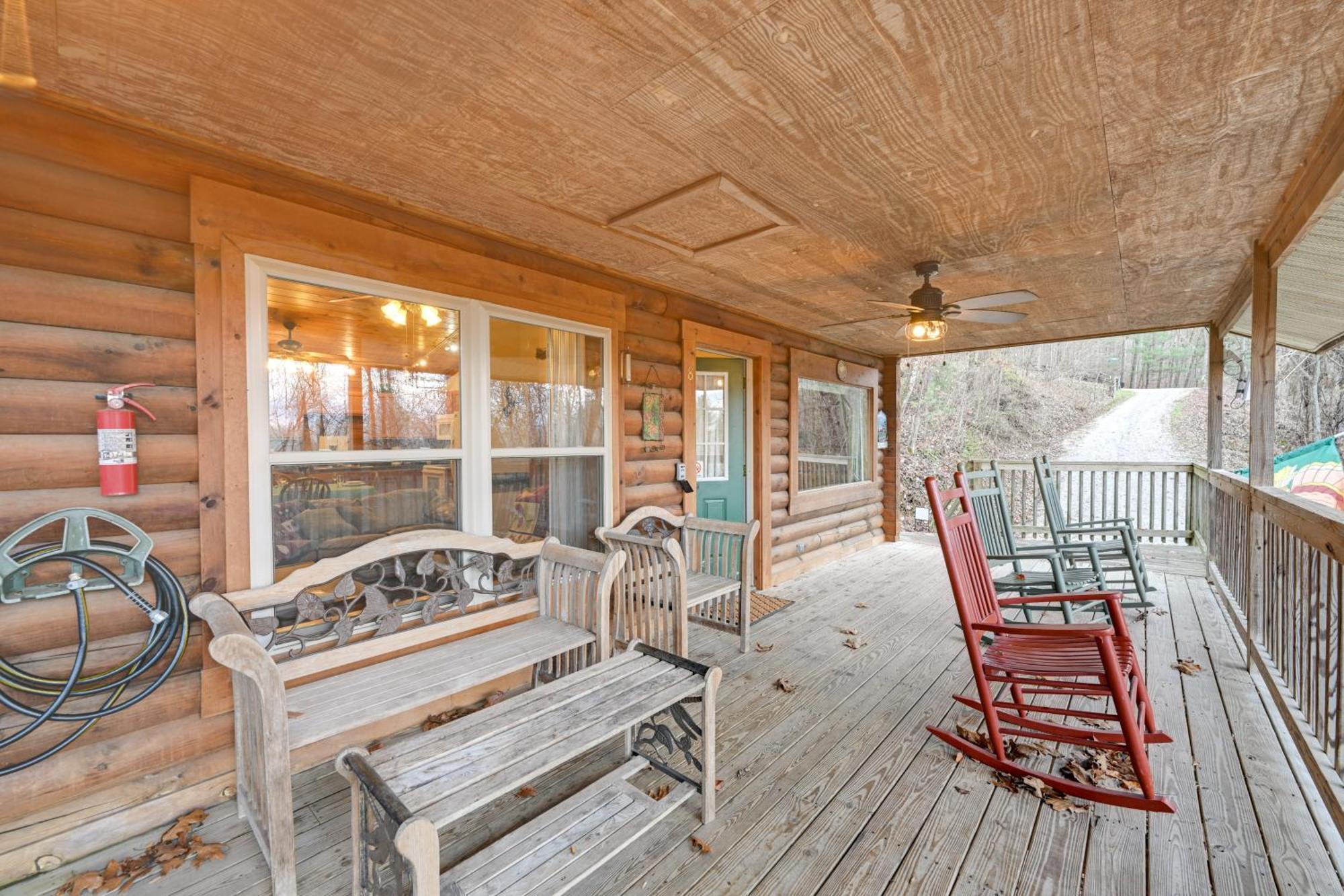 Cozy Deer Glen Cabin With Private Hot Tub And Porch! Bryson City Eksteriør billede