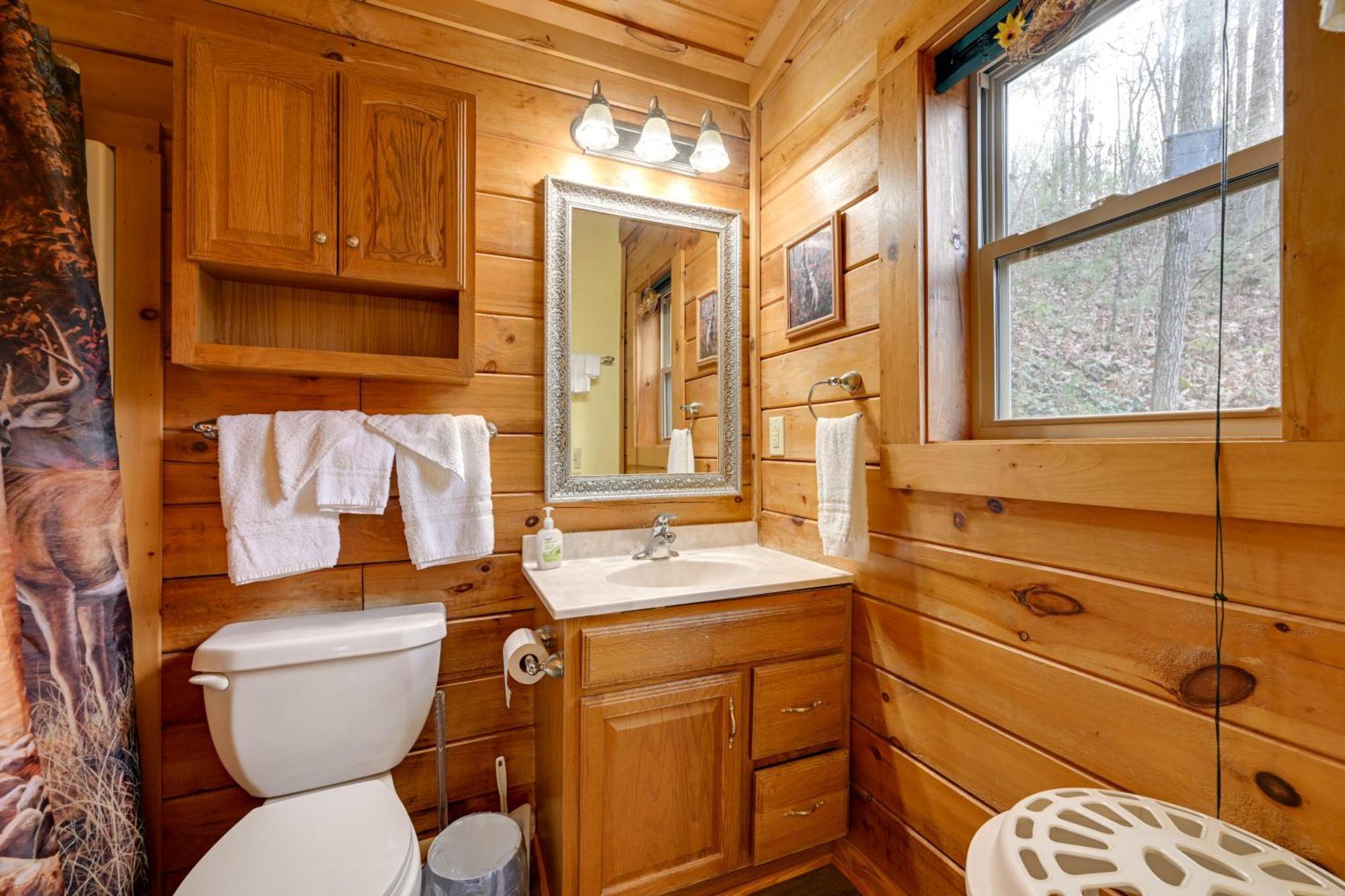Cozy Deer Glen Cabin With Private Hot Tub And Porch! Bryson City Eksteriør billede