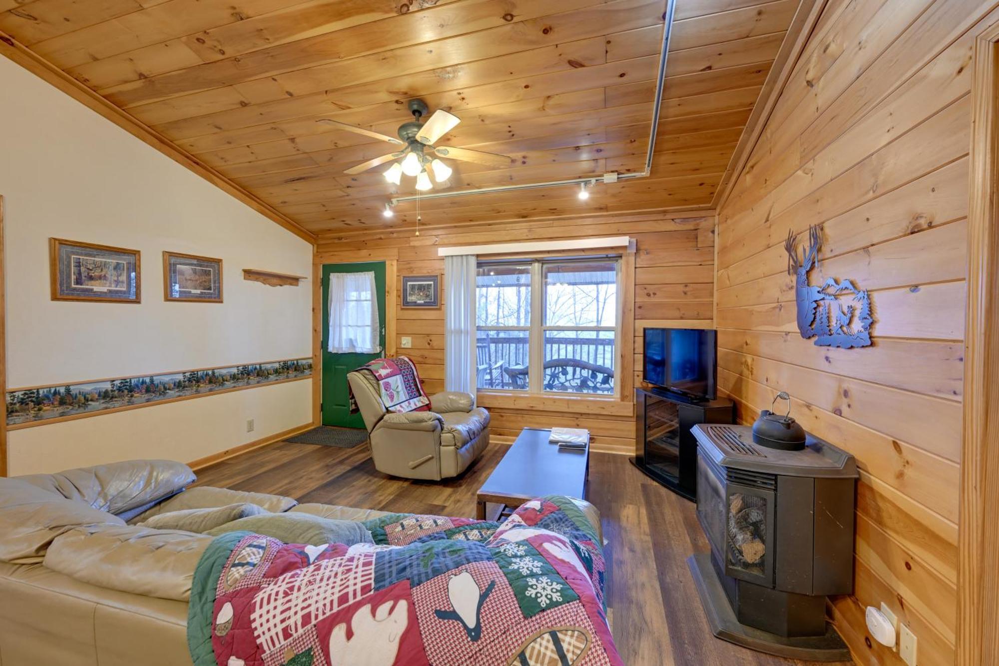 Cozy Deer Glen Cabin With Private Hot Tub And Porch! Bryson City Eksteriør billede