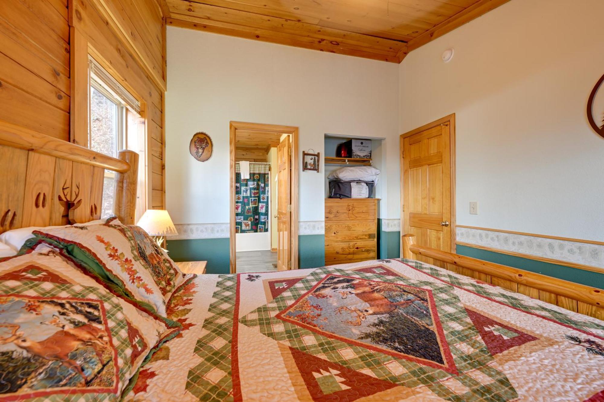 Cozy Deer Glen Cabin With Private Hot Tub And Porch! Bryson City Eksteriør billede