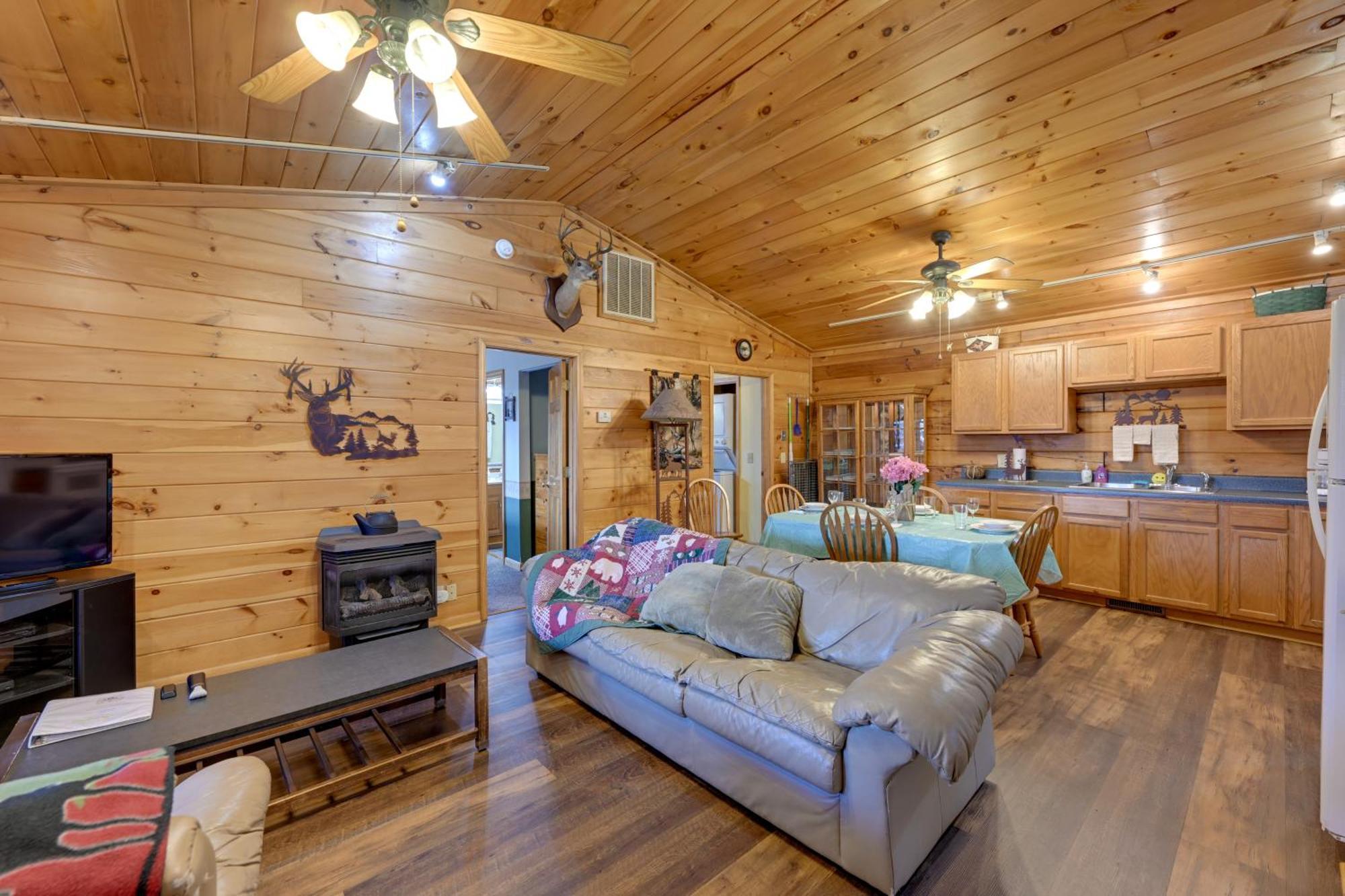 Cozy Deer Glen Cabin With Private Hot Tub And Porch! Bryson City Eksteriør billede