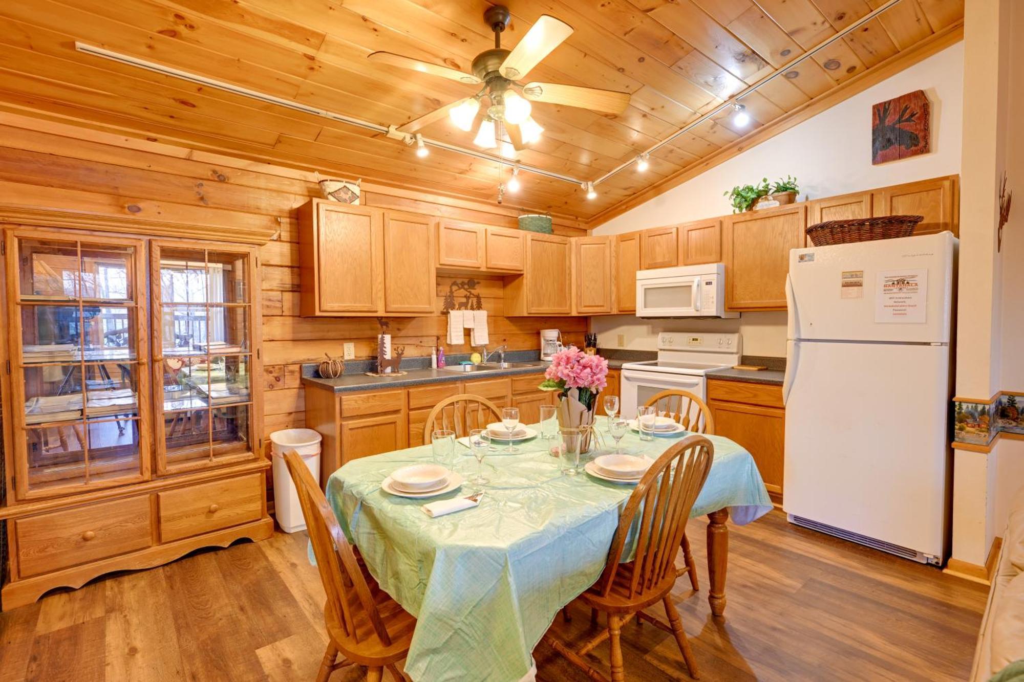 Cozy Deer Glen Cabin With Private Hot Tub And Porch! Bryson City Eksteriør billede